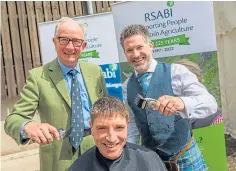  ?? ?? Steven Cameron of Glendoe Estate with, left, David Leggat of RSABI and The Kiltedbarb­er, Campbell Ewen.