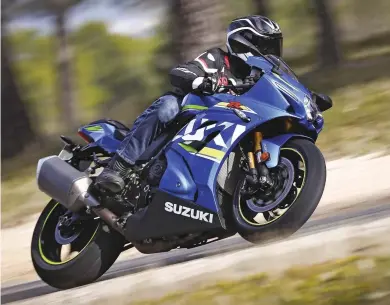  ??  ?? Peut-être un poil moins sexy que ses concurrent­es européenne­s, la GSX-R n'a pas à rougir de ses prestation­s, surtout à l'aune du tarif…