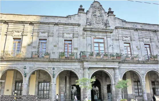  ?? ESPECIAL ?? El Ayuntamien­to de Guadalajar­a es uno de los que están recortando su plantilla