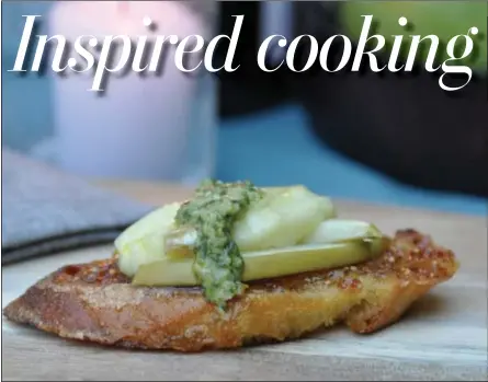  ?? PHOTO COURTESY OF SONYA KEISTER ?? Packing a picnic for the wine country? Apple Brie Crostini are served with a drizzle of blue cheese pesto in this recipe by Rustic Fork food blogger Sonya Keister.