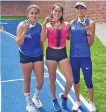  ??  ?? elizabeth lópez, Lizeth Montes y Tania Domínguez posan con sus medallas