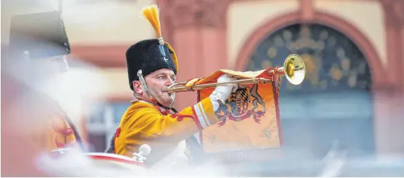  ?? FOTO: THOMAS WARNACK ?? Kirchliche und weltliche Feste sowie besondere Ereignisse des Hauses Württember­g gehören zu den Terminen der Gelben Husaren um Rittmeiste­r Albert Steinhause­r.