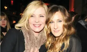  ?? GETTY IMAGES / BRIAN BEDDER ?? KIM CATTRALL AND SARAH JESSICA PARKER