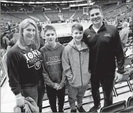  ?? [ADAM CAIRNS/DISPATCH] ?? Eric Eaton, now an Iona assistant coach, has returned to the NCAA Tournament and Nationwide Arena with his wife, Alexis, and twin sons, Owen, left, and Evan.