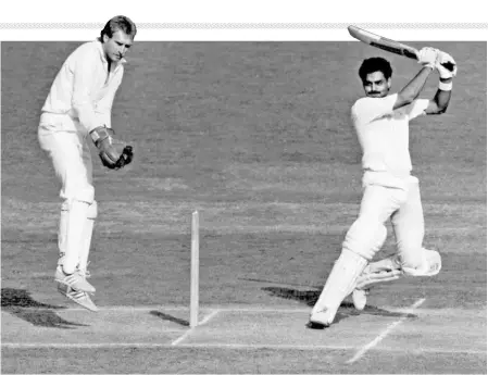  ?? THE HINDU
PHOTO LIBRARY ?? Stylish: Dilip Vengsarkar plays the cut shot during the third Test between Australia and India in
Sydney in January, 1986. It was the second of his three tours of Australia with the Indian team.