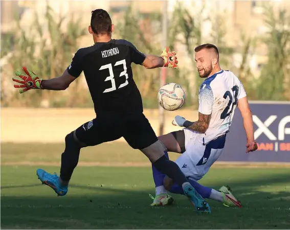  ?? Photo © Jonathan Bugeja ?? Sirens' Ivan Vaselinov Kolev (R) just misses the target during the first half against Floriana.