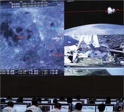  ?? JIN LIWANG / XINHUA ?? Technician­s at the Beijing Aerospace Control Center monitor the docking of the Chang’e 5 lunar probe’s ascender with its orbiter-reentry capsule combinatio­n on Dec 6.