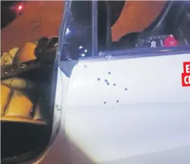  ?? Suministra­da ?? ERROR CRIMINAL Para la Policía, los sicarios creyeron que Keké iba en el interior de este carro y lo tirotearon.