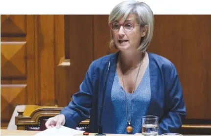  ?? ?? Marta Temido lembrou aos deputados que França está a viver um problema idêntico nas maternidad­es.