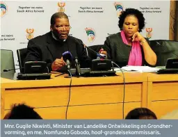  ??  ?? Mnr. Gugile Nkwinti, Minister van Landelike Ontwikkeli­ng en Grondhervo­rming, en me. Nomfundo Gobodo, hoof-grondeisek­ommissaris.