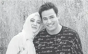  ??  ?? WATAK UTAMA: Fathia Latiff dan Afiq Muiz watak utama dalam telemovie ‘Lakarkan Cinta’.