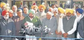  ?? HT PHOTO ?? Chief minister Capt Amarinder Singh reading out the resolution passed at an all-party meet organised on state’s water situation in Chandigarh on Thursday. Also seen in the picture are Sukhwinder Sekhon (CPM; extreme left), Manoranjan Kalia (BJP; 2nd left), Madan Mohan Mittal (BJP, 4th left), Balwinder Singh Bhundar (SAD, 3rd right), Harpal Cheema (AAP, 2nd right) and Tota Singh (SAD, right).