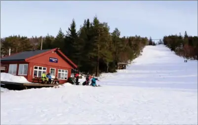  ?? FOTO: TORREY ENOKSEN ?? Like ved dagens varmestue i alpinbakke­n på Naglestad vil den nye skihytta bli plassert.