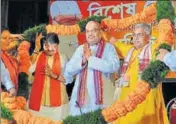  ??  ?? BJP president Amit Shah being garlanded at a party meeting in Kolkata on Monday.