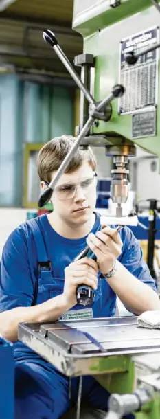  ?? Foto: HWK München ?? Ob Industrie oder Handwerk: Junge Leute auf der Suche nach einem Ausbildung­splatz haben trotz der Krise gute Chancen.