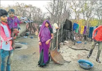  ?? HT PHOTO ?? The family of Bharpa Singh, who committed suicide in 2014, outside their home in Bhorkuan village, Alirajpur, MP.