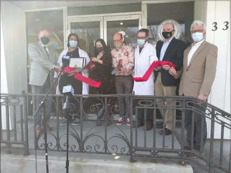  ?? MELISSA SCHUMAN - MEDIANEWS GROUP ?? Cutting the ribbon for Collar City Mushrooms.