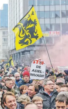  ??  ?? ► Manifestan­tes en la “Marcha contra Marrakech”, ayer en Bruselas, Bélgica.