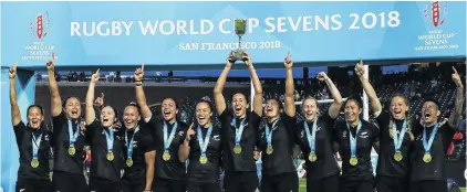  ?? PHOTO: USA TODAY SPORTS ?? The Black Ferns Sevens team hoists the trophy after the women’s championsh­ip final of the Rugby World Cup Sevens at AT&T Park in San Francisco yesterday.