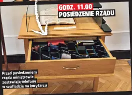  ?? ?? Przed posiedzeni­em rządu ministrowi­e zostawiają telefony w szufladzie na korytarzu