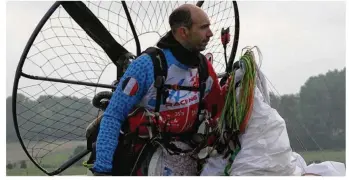  ?? (©Ailevi) ?? Franck Simonnet participai­t cet été pour la première fois aux championna­ts du monde de paramoteur