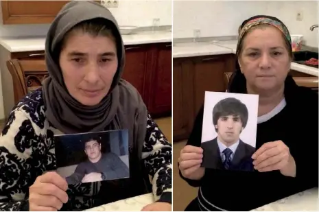  ??  ?? Patimat et Janna, mères de deux jeunes disparus. Soupçonnés de terrorisme, leurs fils, Rachid et Chamil, auraient été enlevés, pensent-elles, par les forces spéciales russes.