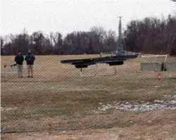  ??  ?? Army researcher­s and industry partners fly a prototype rectangula­r-shaped quadcopter during a visit from US DOD officials to Aberdeen Proving Ground, Maryland