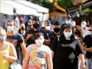  ?? (Photo Jean-François Ottonello) ?? Les mesures anti-Covid sont maintenues dans le départemen­t.