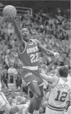  ?? Houston Chronicle file ?? Houston Rockets guard Clyde Drexler (22) goes up for two of his 31 points over Utah Jazz guard John Stockton in this May 7, 1995, photo in Salt Lake City.