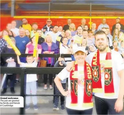  ??  ?? Grand welcome The pair are greeted by family and friends in Coatbridge