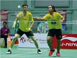  ??  ?? Staying sharp: Petaling BC’s Wanida Buapa (right) and Chen Tang Jie in action against Serdang BC’s Lim Ru Guat-Soh Wooi Yik in the Junior Purple League Division One match at the Azman Hashim Sports Arena yesterday.