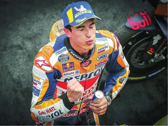  ?? MOTOGP.COM ?? Márquez cierra los ojos y respira hondo tras volver a ganar una carrera en Sachsenrin­g