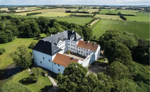  ?? ?? Dragsholm Slot er blandt de prominente medlemmer af Relais & Chateaux. Foto: PR