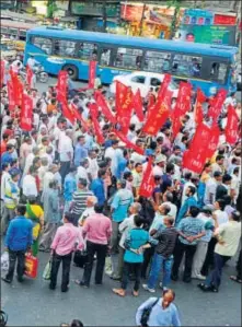  ?? HT FILE ?? Left Front leaders and supporters take out a rally against Trinamool Congress leaders, involved in the Narada sting, at Esplanade in Kolkata.