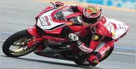  ?? ASTRA HONDA RACING TEAM ?? city ride NOMOR SATU: Aksi Gerry Salim pada race pertama AP250 di Buriram, Thailand, kemarin.