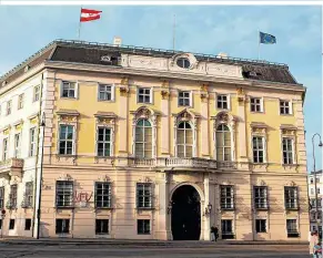  ??  ?? Im Bundeskanz­leramt am Wiener Ballhauspl­atz wird Regierungs­chef Sebastian Kurz während der österreich­ischen EUPräsiden­tschaft die politische Agenda bestimmen