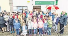  ?? PHOTO: JAMES CONNOLLY ?? Upset: Residents of Gurteen, Co Sligo, show their support for keeping their post office open.