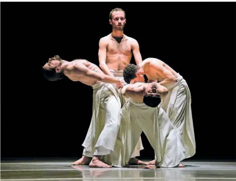  ?? ?? Zwei Choreograf­ien des israelisch­en Choreograf­en Ohad Naharin waren Teil des „Rituale“-Abends im Saarbrücke­r Staatsthea­ter. Hier eine Szene aus „Blackmilk“.