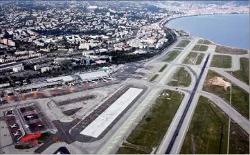  ?? (Photo Franck Fernandes) ?? Le groupe Atlantia est l’actionnair­e majoritair­e et le gestionnai­re de l’aéroport Nice Côte d’Azur et gère également les aéroports de Cannes-Mandelieu et de Saint-Tropez.