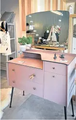  ??  ?? 1960s dressing table painted in Damask with navy detailing