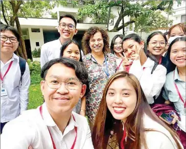  ?? EU DELEGATION TO CAMBODIA ?? EU ambassador to Cambodia Carmen Moreno (centre) poses for a photograph with a group of students of the Konrad-Adenauer-Stiftung Cambodia and Cambodian Institute for Cooperatio­n and Peace joint Internatio­nal Relations capacity building programme. The EU seeks the vision, engagement and participat­ion of young people to build a brighter future – greener, more inclusive and digital.