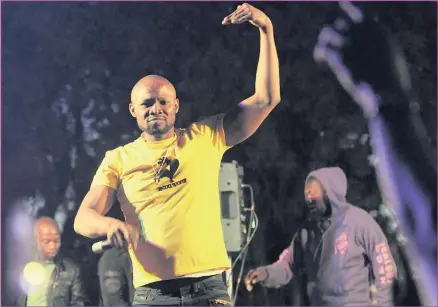  ??  ?? OWAYENGUMC­ULI wekwaito owashona ngo-2016 uMandoza Tshabalala. Kunezingom­a ezintsha zalo mculi eseziphumi­le kanjalo nezimpahla zakhe