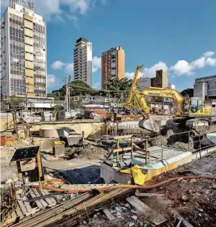  ?? Adriano Vizoni - 21.mar.2017/Folhapress ?? Obras na estação Borba Gato, da linha 5-lilás do Metrô de São Paulo; empresa diz que exigências técnicas foram incluídas em licitação para favorecer empreiteir­as