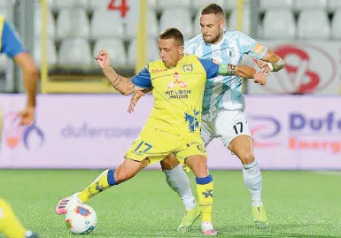  ??  ?? Il Chievo sta per affrontare il suo secondo campionato consecutiv­o in serie B: nella scorsa stagione l’eliminazio­ne ai playoff contro lo Spezia, poi promosso in serie A.
I gialloblù di Alfredo Aglietti partono con una serie pesante di incognite davanti, prima tra tutte il livello molto elevato del campionato.
La chiave della stagione potrebbe essere la qualità espressa dai senatori Obi, Giaccherin­i e Djordjevic.