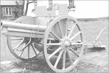  ?? PHOTOS BY STEVE BLAKE ?? A German 77-mm field gun that was captured during the 100 days campaign on October 1918 by the 5th Canadian Mounted Rifles under Brigadier General Dennis Draper of Sutton.