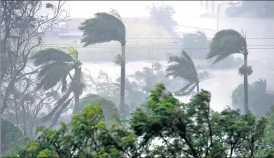  ?? DAN PELED / REUTERS ?? Cyclone Debbie slams into Airlie Beach, south of the northern Australian city of Townsville, where it made landfall on Tuesday.