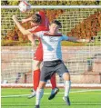  ?? FOTO: ALEXANDER HOTH ?? 4:4 endet das Häfler Stadtderby zwischen der SGM Fischbach/ Schnetzenh­ausen und dem FC Dostluk.