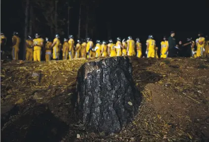  ?? Los Angeles Times/tns ?? The Paradise High School football team prepares to take the field next to a burned tree stump during halftime on Oct. 18 in Paradise.