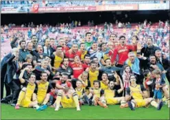  ??  ?? CAMPEÓN. El Atlético fue campeón liguero en el Camp Nou.