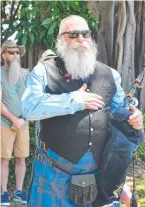  ?? ?? Ian Read from Townsville RSL Pipes and Drums.